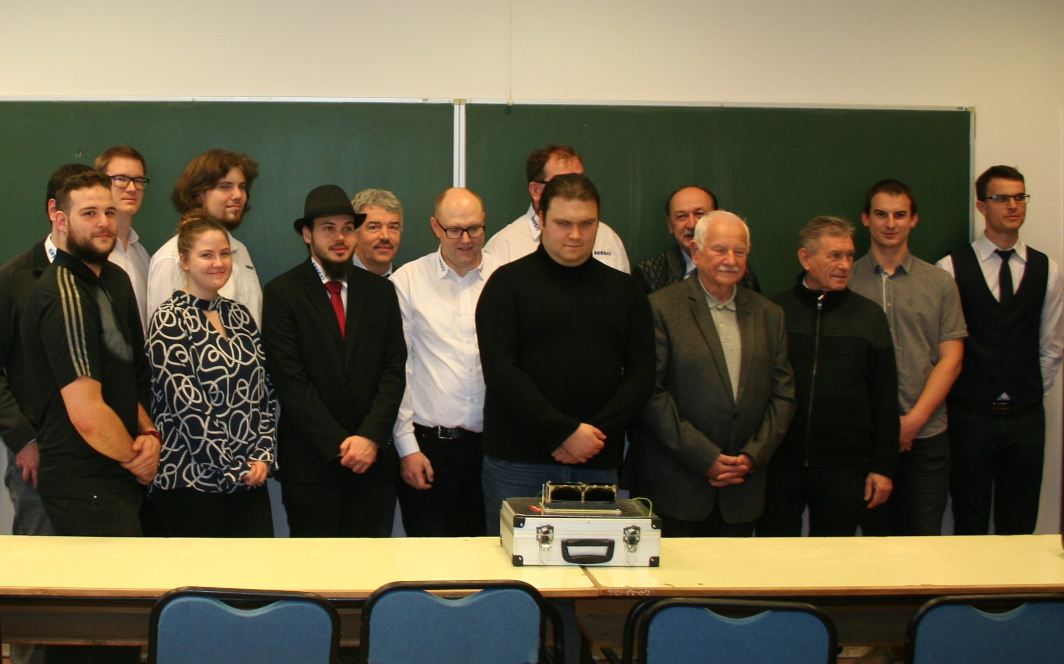 A búcsú pillanatai. Ott van belül az MRC100-ban a mi modulunk is.