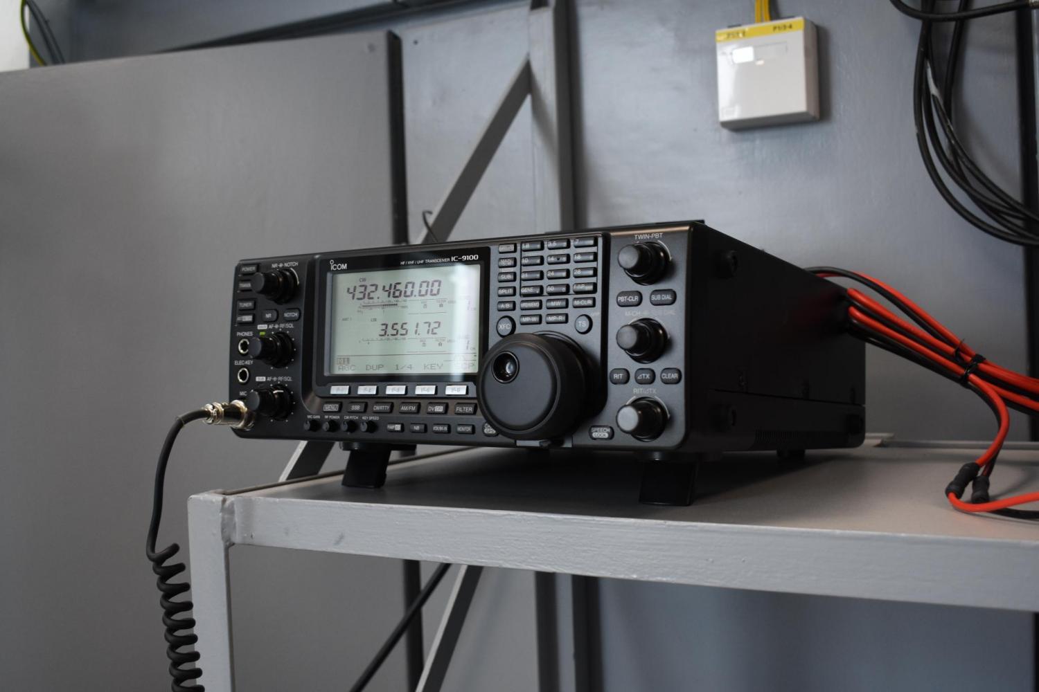 A felújított labor és az antenna átadója